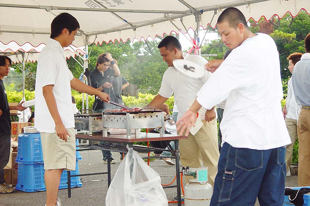 沖縄アカデミー専門学校でのBBQイベントは、笑顔と交流が広がる楽しいひとときとなりました。