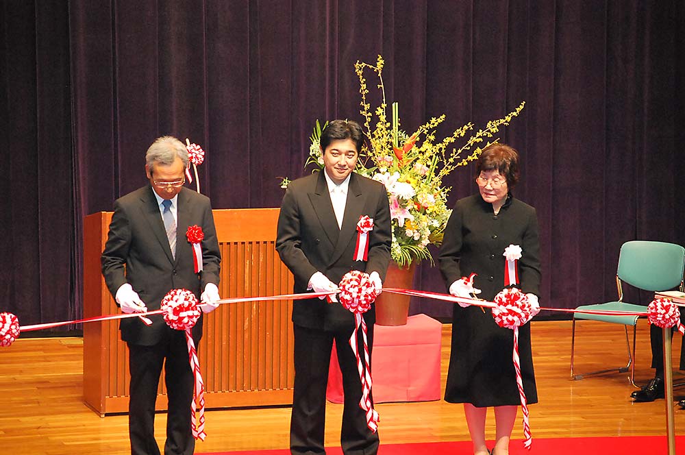 浦添看護学校の開校式が挙行され、未来の看護を担う学生たちの第一歩が始まりました。