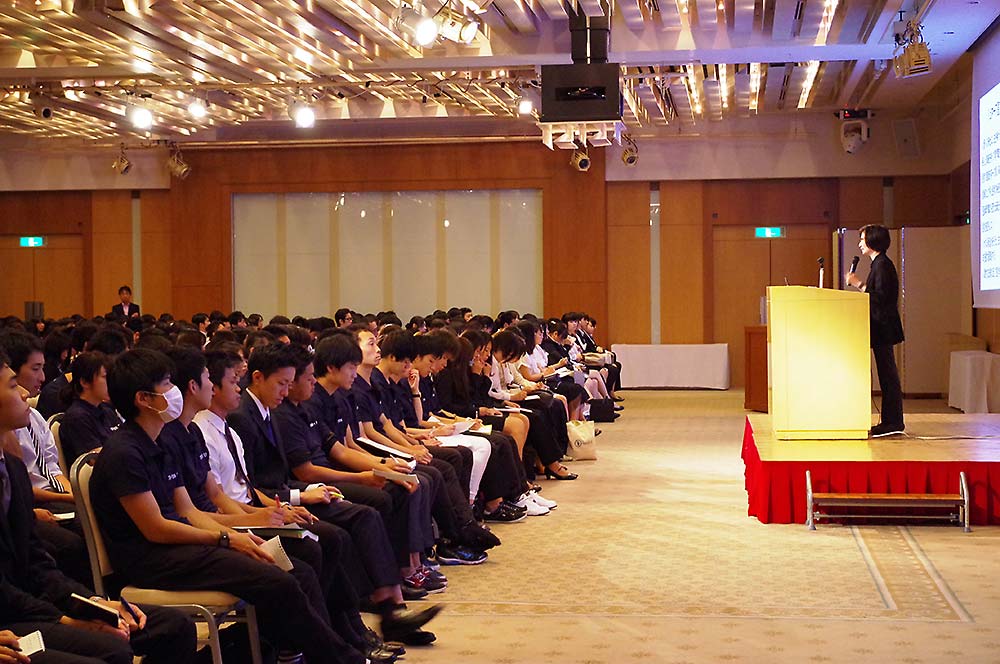 神奈川校全学科全学年の学生を対象とした学生研修会を開催しました。