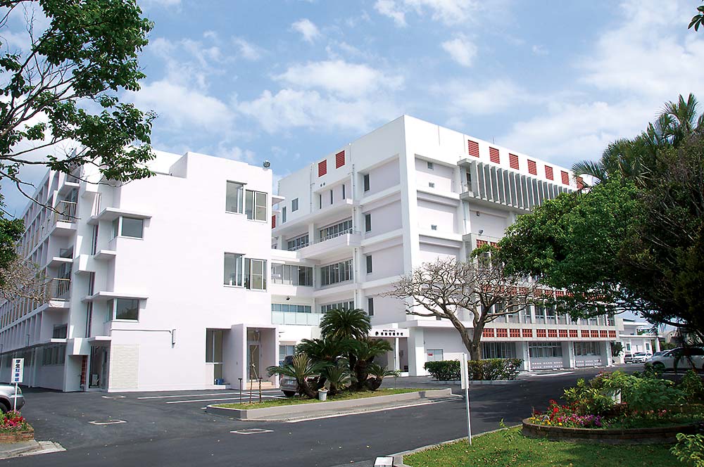 多くの想いが込められた浦添看護学校新校舎が完成し、新たな歴史の幕が開きました。