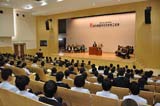 浦添看護学校の校舎竣工式典が行われ、新たな学び舎の完成を関係者で祝いました。