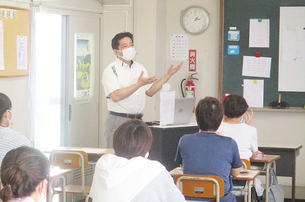コロナ禍において理事長が介護福祉学科在校生に講話を行い、励ましと前向きなメッセージを届けました。